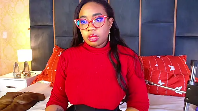 Snapshot of CaseyMoon chatting on November 2025 12:37:02 PM CaseyMoon online show from November 2025 12:37:02 PM