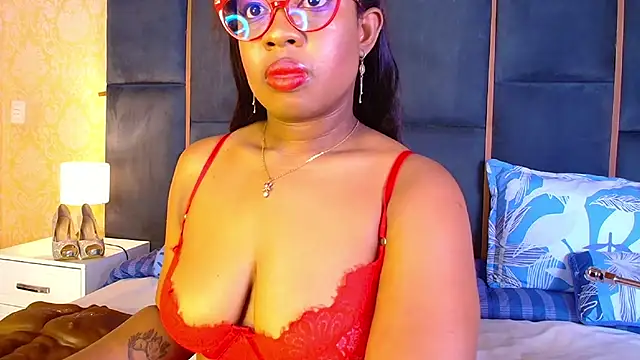 Snapshot of CaseyMoon chatting on December 2025 12:25:02 PM CaseyMoon online show from December 2025 12:25:02 PM