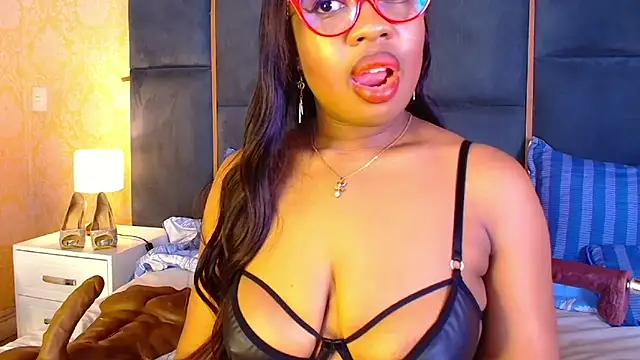 Snapshot of CaseyMoon chatting on December 2025 12:36:02 PM CaseyMoon online show from December 2025 12:36:02 PM