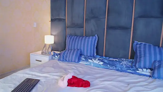 Snapshot of CaseyMoon chatting on December 2025 12:45:01 PM CaseyMoon online show from December 2025 12:45:01 PM