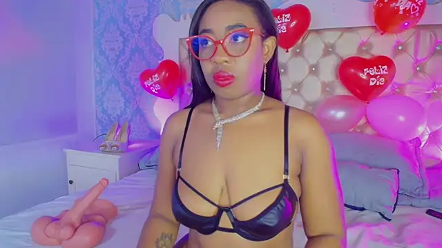 Snapshot of CaseyMoon chatting on February 2026 12:35:01 PM CaseyMoon online show from February 2026 12:35:01 PM