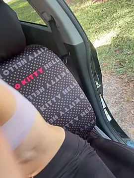 lolabunny9 online show from October 2025 02:04:02 PM