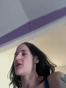 lolabunny9 online show from November 2025 04:32:02 PM