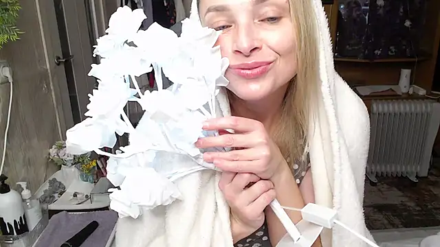 Snapshot of Mika_Passion chatting on October 2025 10:08:02 PM Mika Passion online show from October 2025 10:08:02 PM