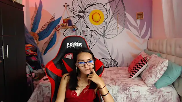 LinzyBaner online show from January 2025 01:04:02 AM