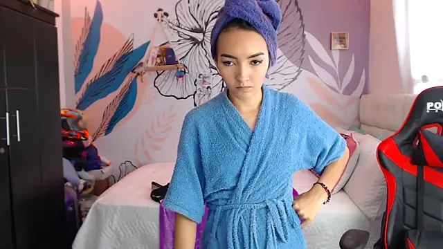 LinzyBaner online show from February 2025 08:34:01 PM