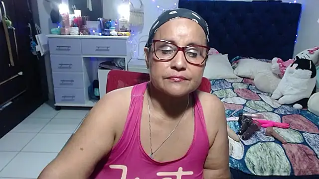 Snapshot of pervert_mommy_ chatting on June 2026 02:33:01 PM pervert mommy online show from June 2026 02:33:01 PM