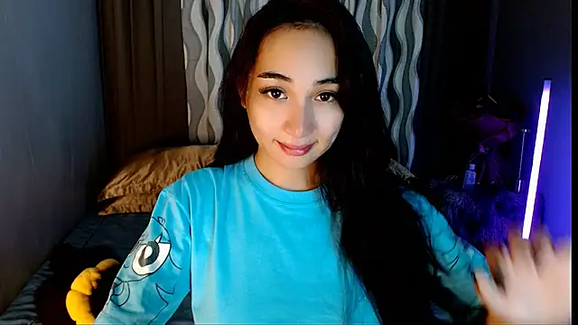 Snapshot of SweetLilly_18 chatting on April 2026 03:15:01 AM SweetLilly 18 online show from April 2026 03:15:01 AM