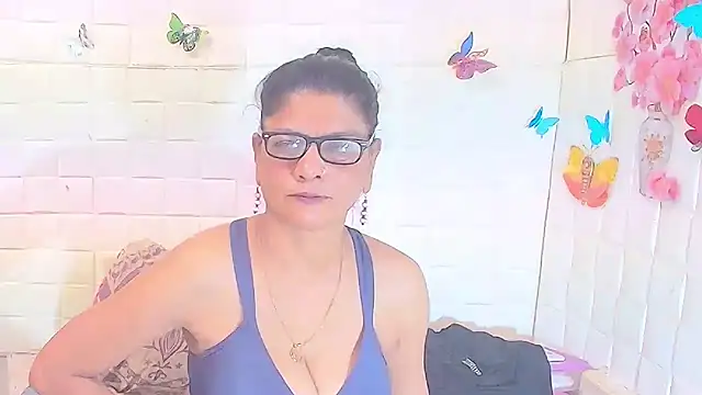 IndianAllure online show from November 2025 05:39:02 AM