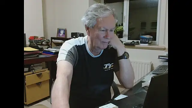 Snapshot of alan_inlondon chatting on February 2026 10:50:02 PM alan inlondon online show from February 2026 10:50:02 PM