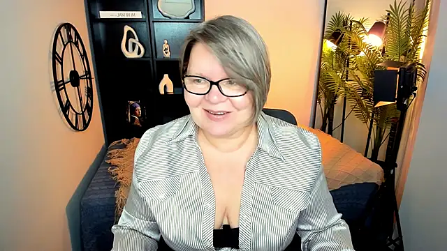 Snapshot of Shannonshine chatting on June 2026 01:02:02 PM Shannonshine online show from June 2026 01:02:02 PM