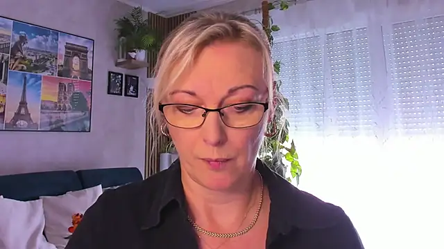 vanessa chat online show from September 2025 01:21:01 PM