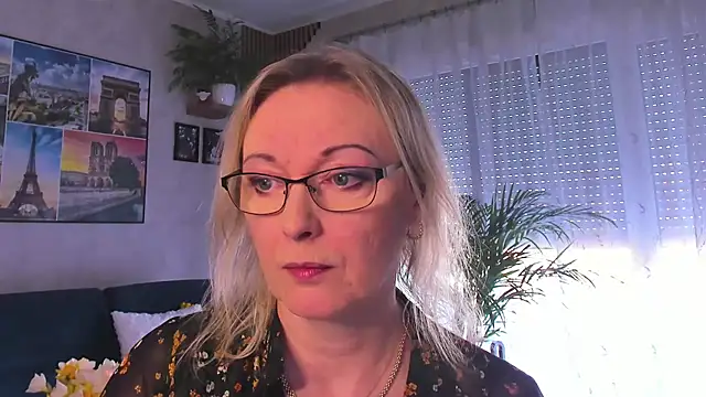 vanessa chat online show from April 2026 01:22:01 PM