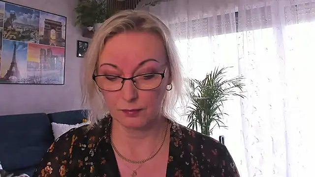 vanessa chat online show from April 2026 01:21:01 PM