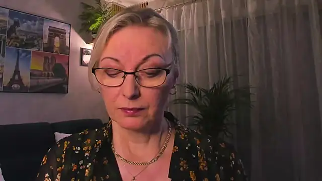 vanessa chat online show from April 2026 06:10:01 PM