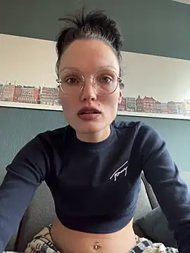 Snapshot of denisestar10 chatting on January 2025 07:53:02 PM denisestar10 online show from January 2025 07:53:02 PM