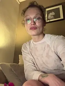 Snapshot of denisestar10 chatting on January 2025 06:27:01 PM denisestar10 online show from January 2025 06:27:01 PM