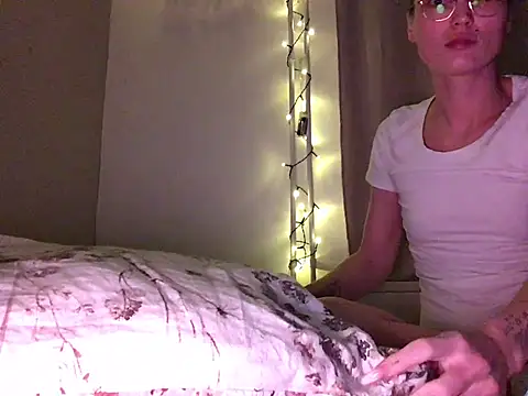 Snapshot of denisestar10 chatting on January 2025 06:48:01 PM denisestar10 online show from January 2025 06:48:01 PM