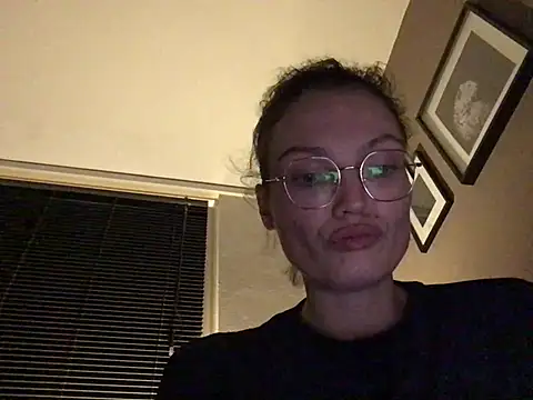 Snapshot of denisestar10 chatting on January 2025 06:03:02 PM denisestar10 online show from January 2025 06:03:02 PM