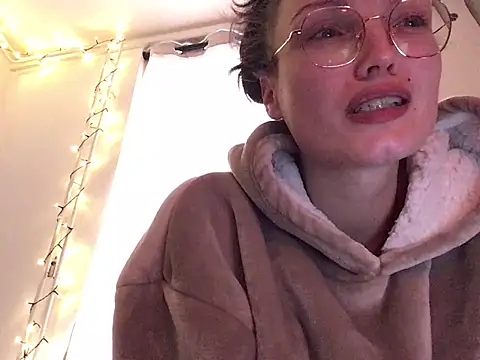 Snapshot of denisestar10 chatting on February 2025 03:20:01 PM denisestar10 online show from February 2025 03:20:01 PM