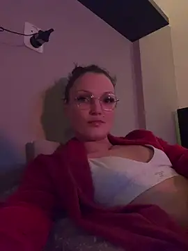 Snapshot of denisestar10 chatting on March 2025 06:19:01 PM denisestar10 online show from March 2025 06:19:01 PM