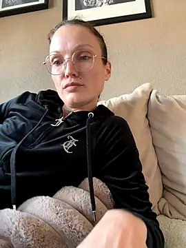 Snapshot of denisestar10 chatting on October 2025 12:06:02 PM denisestar10 online show from October 2025 12:06:02 PM