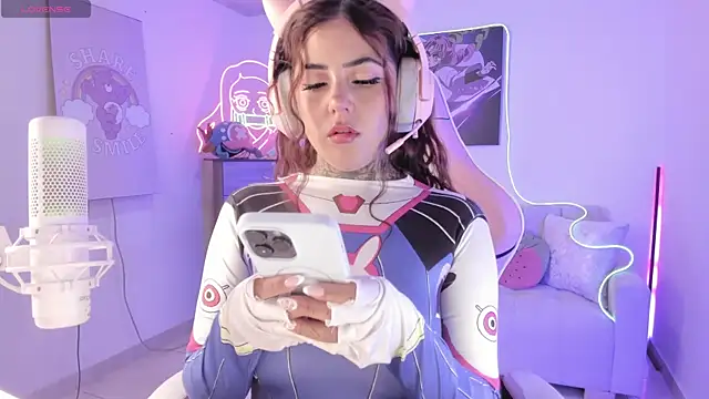 cute catlyn online show from November 2025 04:53:01 PM