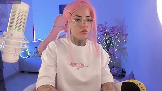 cute catlyn online show from April 2026 03:15:02 PM