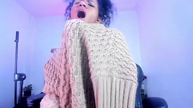 Snapshot of Ellie_Alves chatting on November 2025 02:39:02 PM Ellie Alves online show from November 2025 02:39:02 PM