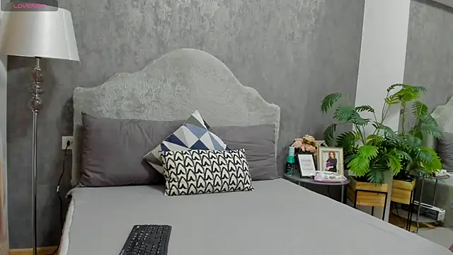 Snapshot of LisaCroft chatting on February 2026 06:53:02 AM LisaCroft online show from February 2026 06:53:02 AM