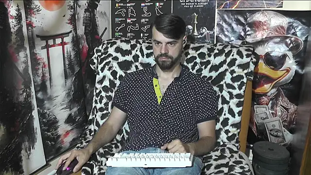 Snapshot of 00george chatting on June 2026 08:42:02 AM 00george online show from June 2026 08:42:02 AM