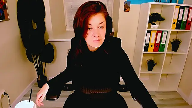 AnaMills online show from November 2025 10:03:01 AM