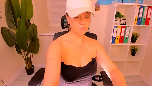 AnaMills online show from December 2025 10:13:02 AM