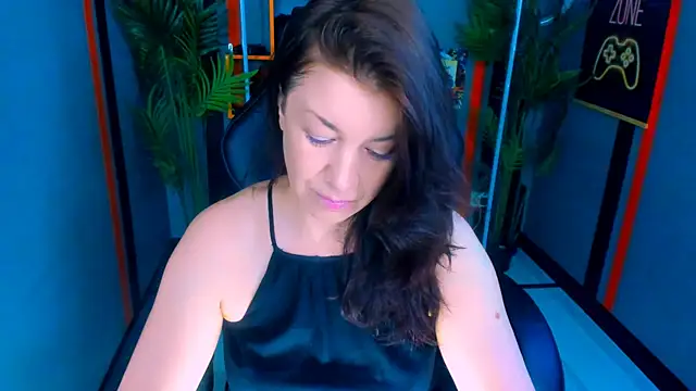 Snapshot of AnaMills chatting on May 2026 09:47:01 AM AnaMills online show from May 2026 09:47:01 AM