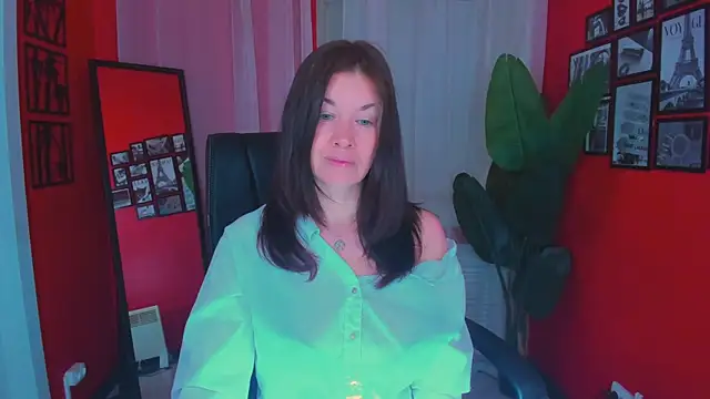 Snapshot of AnaMills chatting on May 2026 08:21:02 PM AnaMills online show from May 2026 08:21:02 PM
