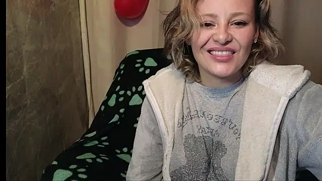 Snapshot of dagny-jo chatting on February 2025 02:42:02 AM dagny-jo online show from February 2025 02:42:02 AM