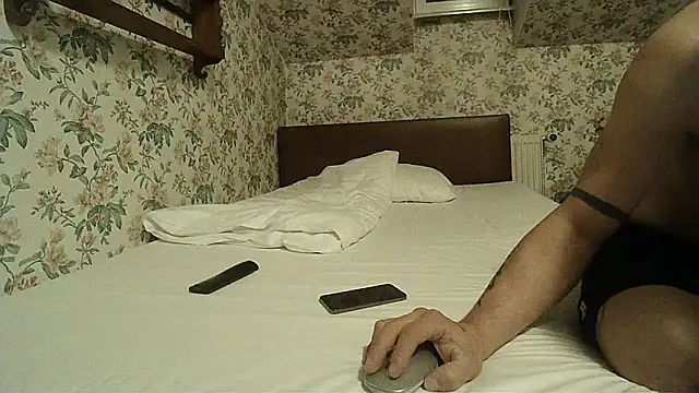 NiceHunter89 online show from March 2026 06:40:01 PM