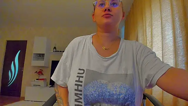 hot evil queen online show from December 2025 08:44:01 AM