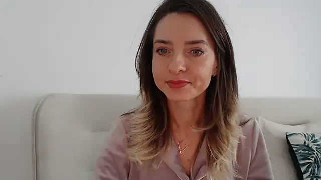 Snapshot of StyleSerene chatting on November 2025 09:47:02 AM StyleSerene online show from November 2025 09:47:02 AM