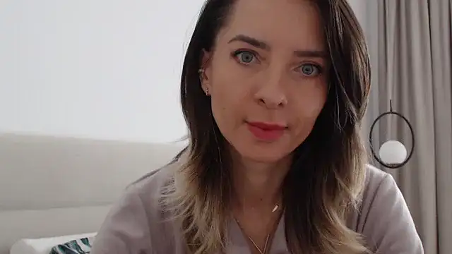 Snapshot of StyleSerene chatting on November 2025 10:37:02 AM StyleSerene online show from November 2025 10:37:02 AM