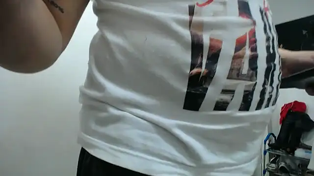 Snapshot of Meloncillo_And_BabyLiss chatting on February 2025 11:53:01 AM Meloncillo And BabyLiss online show from February 2025 11:53:01 AM