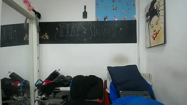 Snapshot of Meloncillo_And_BabyLiss chatting on March 2025 01:31:01 AM Meloncillo And BabyLiss online show from March 2025 01:31:01 AM