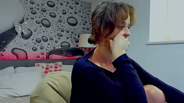 Snapshot of AlmaFancy chatting on April 2026 05:32:02 AM AlmaFancy online show from April 2026 05:32:02 AM