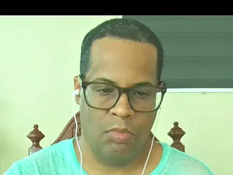 Snapshot of thesugar32 chatting on April 2026 01:03:02 PM thesugar32 online show from April 2026 01:03:02 PM