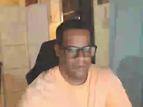 Snapshot of thesugar32 chatting on June 2026 01:18:01 AM thesugar32 online show from June 2026 01:18:01 AM