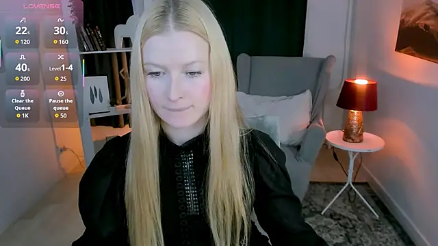 Laly Peach online show from November 2025 11:00:01 AM