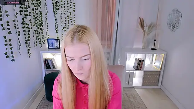 Laly Peach online show from November 2025 12:04:02 PM