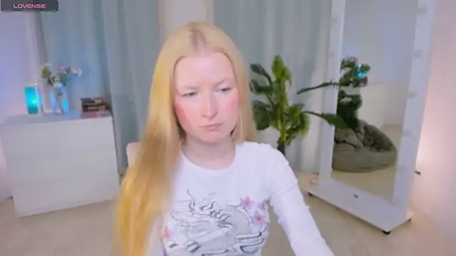 Laly Peach online show from May 2026 07:16:02 AM