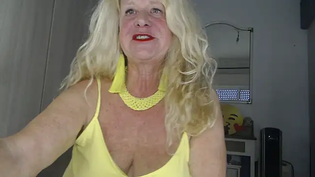 Snapshot of THESensualhorny chatting on February 2025 12:39:01 PM THESensualhorny online show from February 2025 12:39:01 PM