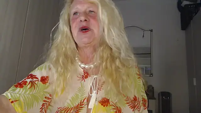 Snapshot of THESensualhorny chatting on February 2025 02:02:01 PM THESensualhorny online show from February 2025 02:02:01 PM